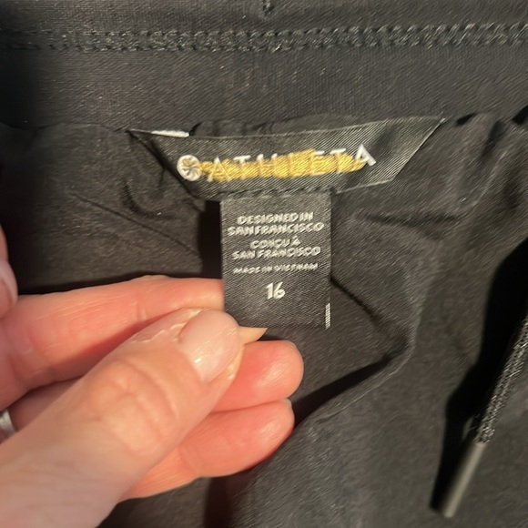 ATHLETA Apres Ski Short- Black - Picture 7 of 8